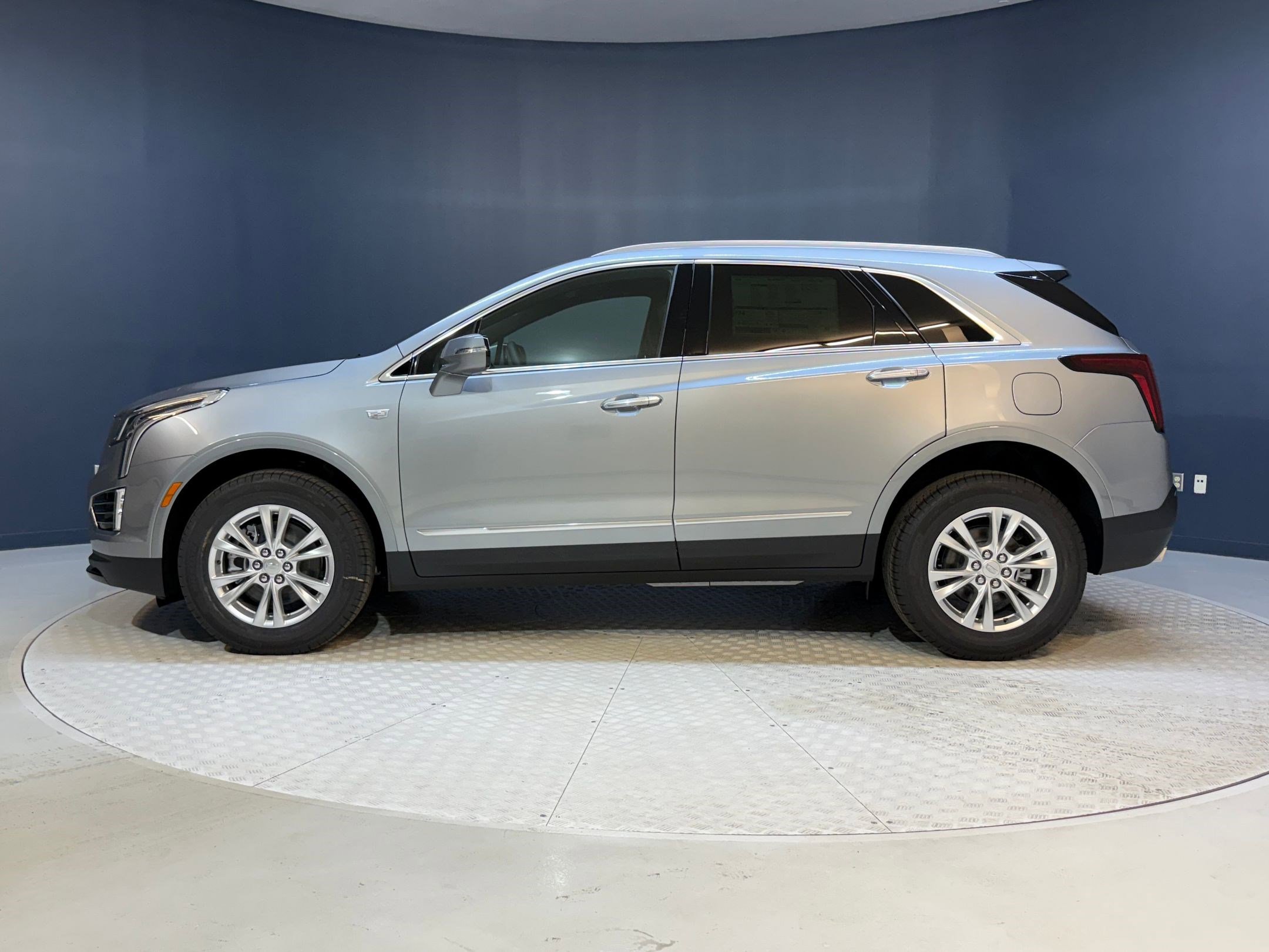 2026 Cadillac XT5 Luxury photo 2