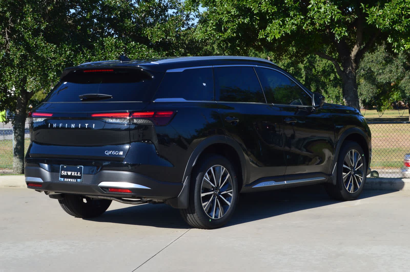 2026 Infiniti QX60 Luxe AWD photo 2