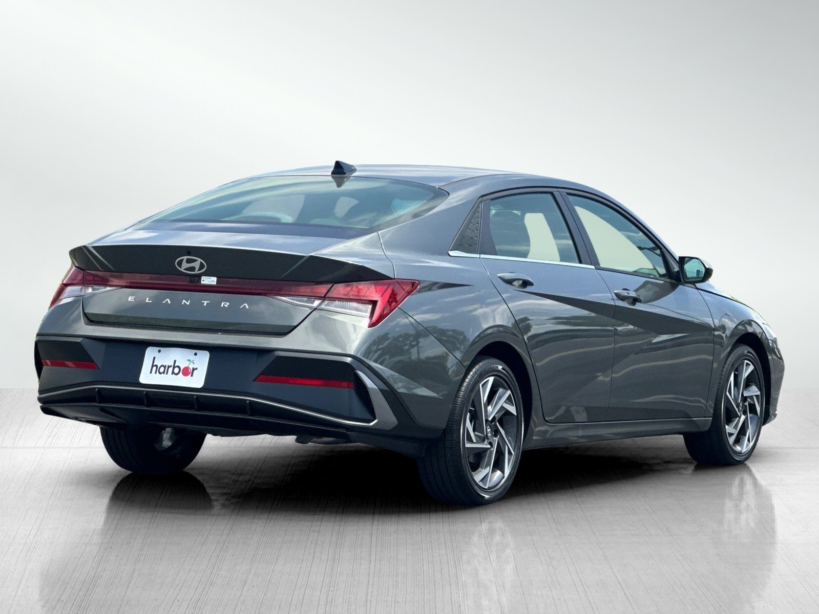 2025 Hyundai Elantra SEL Convenience photo 4