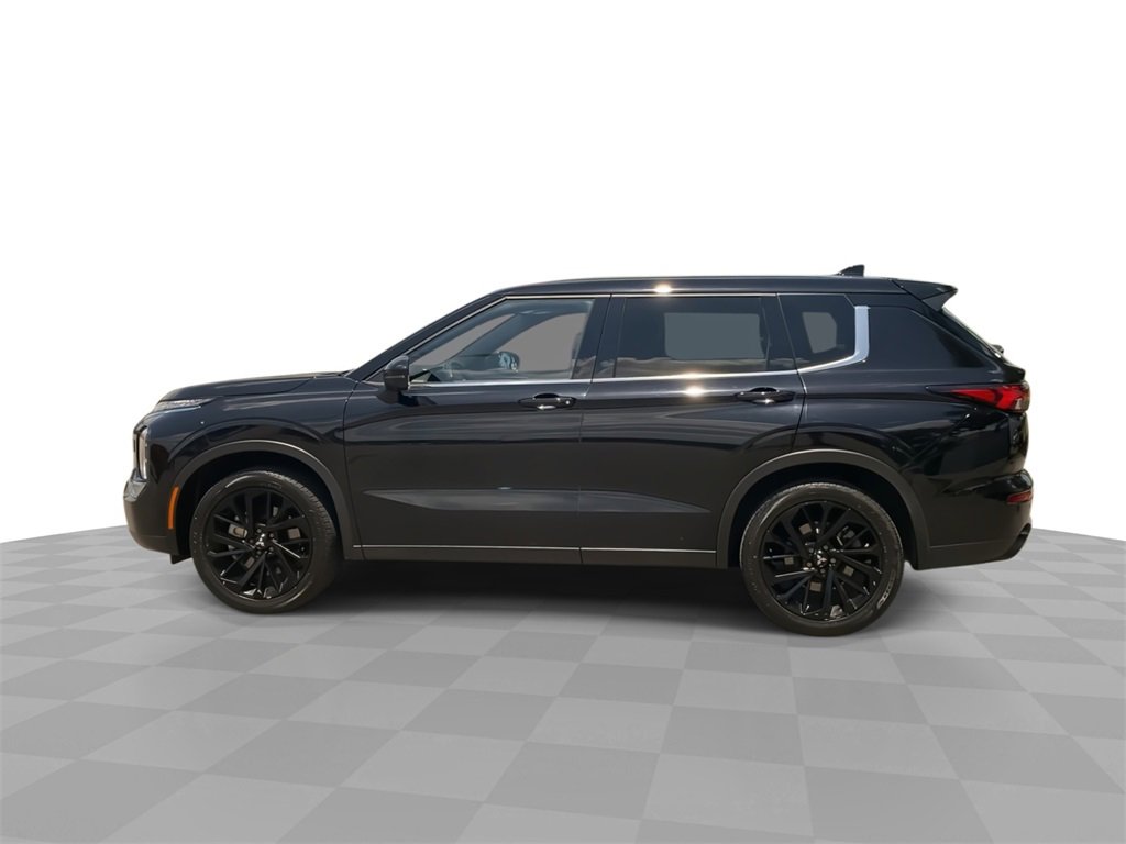 2023 Mitsubishi Outlander SE Black Edition photo 5