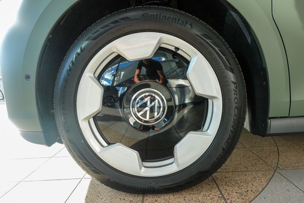2025 Volkswagen ID. Buzz Pro Plus photo 14