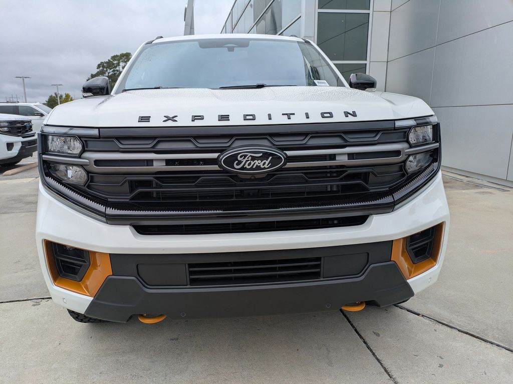 2025 Ford Expedition photo 8
