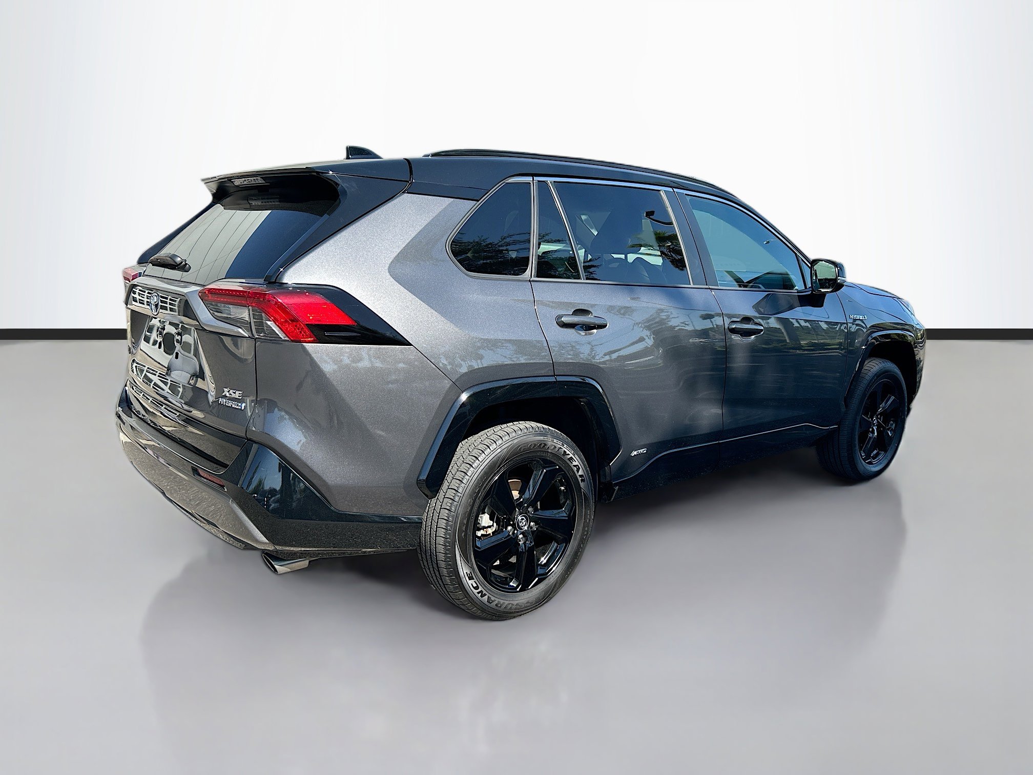 2019 Toyota RAV4 Hybrid XSE photo 4