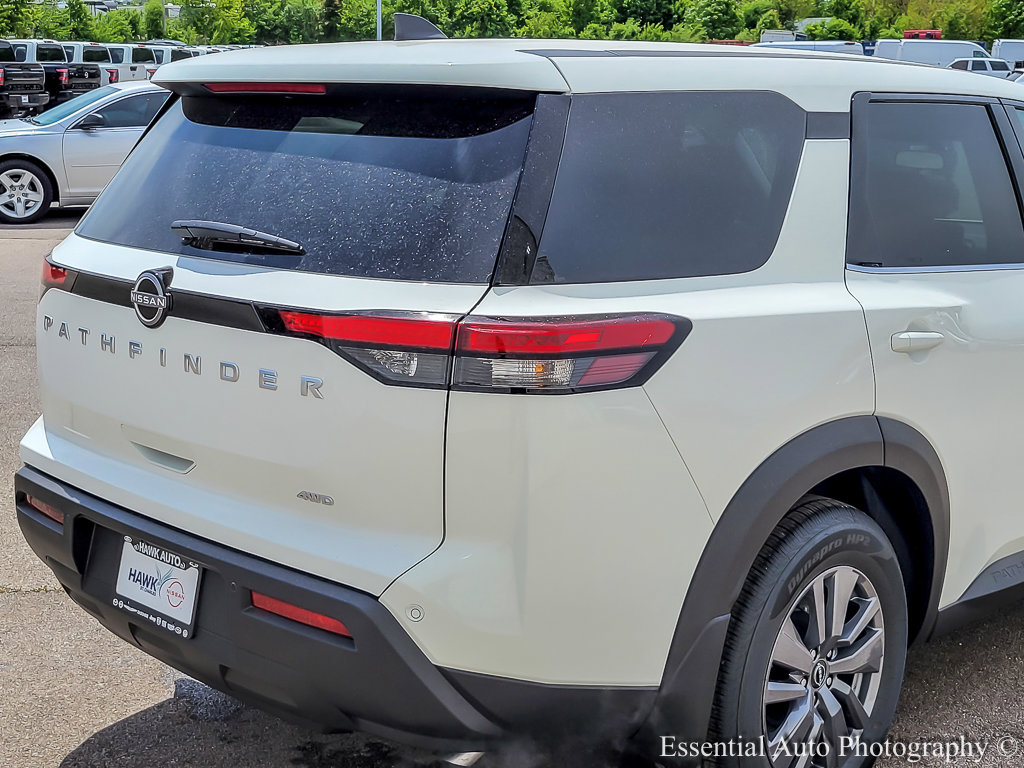 2025 Nissan Pathfinder S photo 6