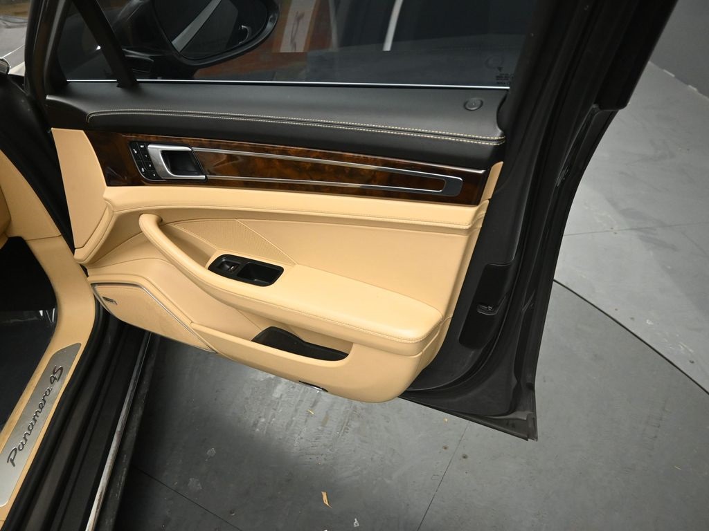 2018 PORSCHE PANAMERA - Image 31
