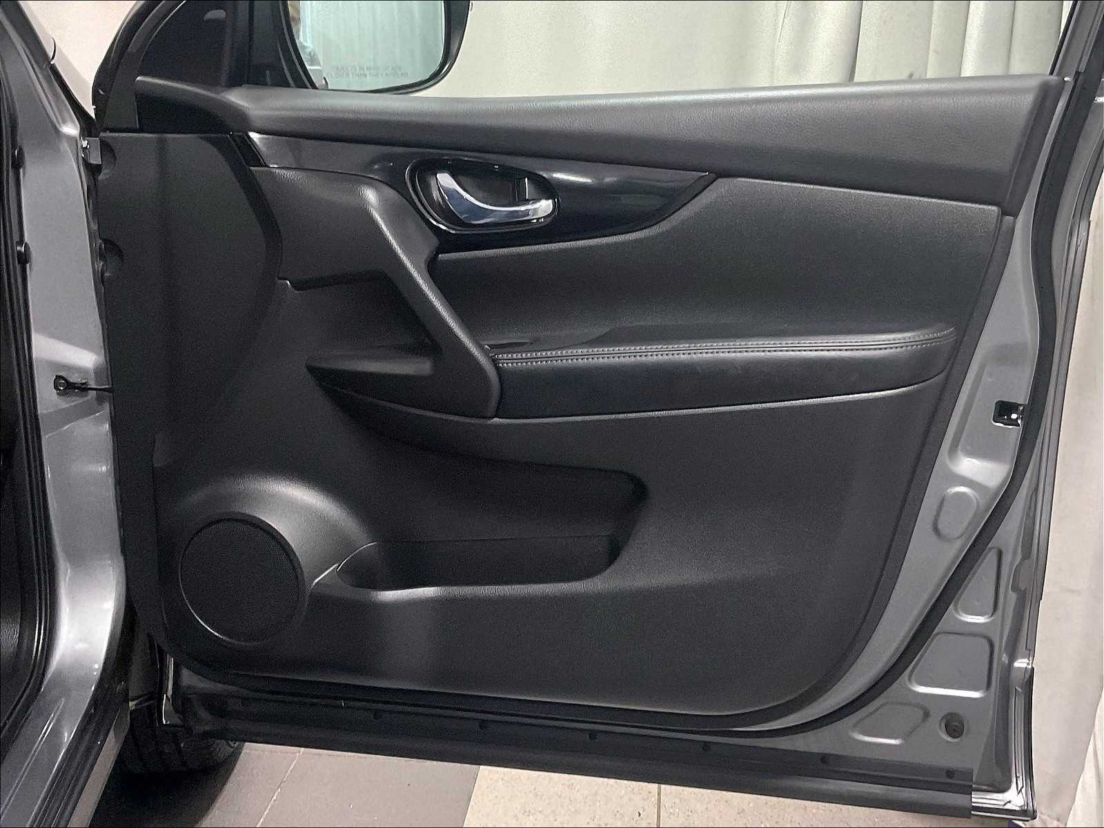 2019 Nissan Rogue Sport SV photo 12