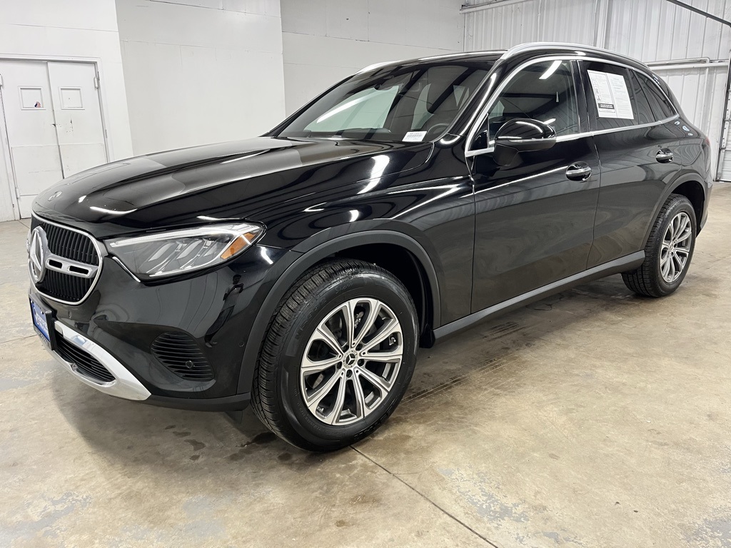 2024 Mercedes Benz GLC 300 photo 3