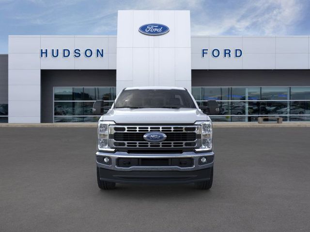 2025 Ford F-350 XLT photo 6