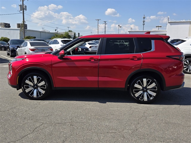 2025 Mitsubishi Outlander SE photo 6