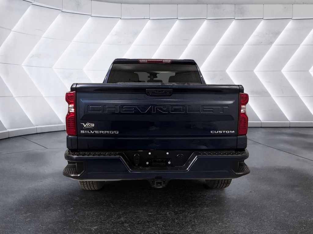 2023 Chevrolet Silverado 1500 Custom photo 2