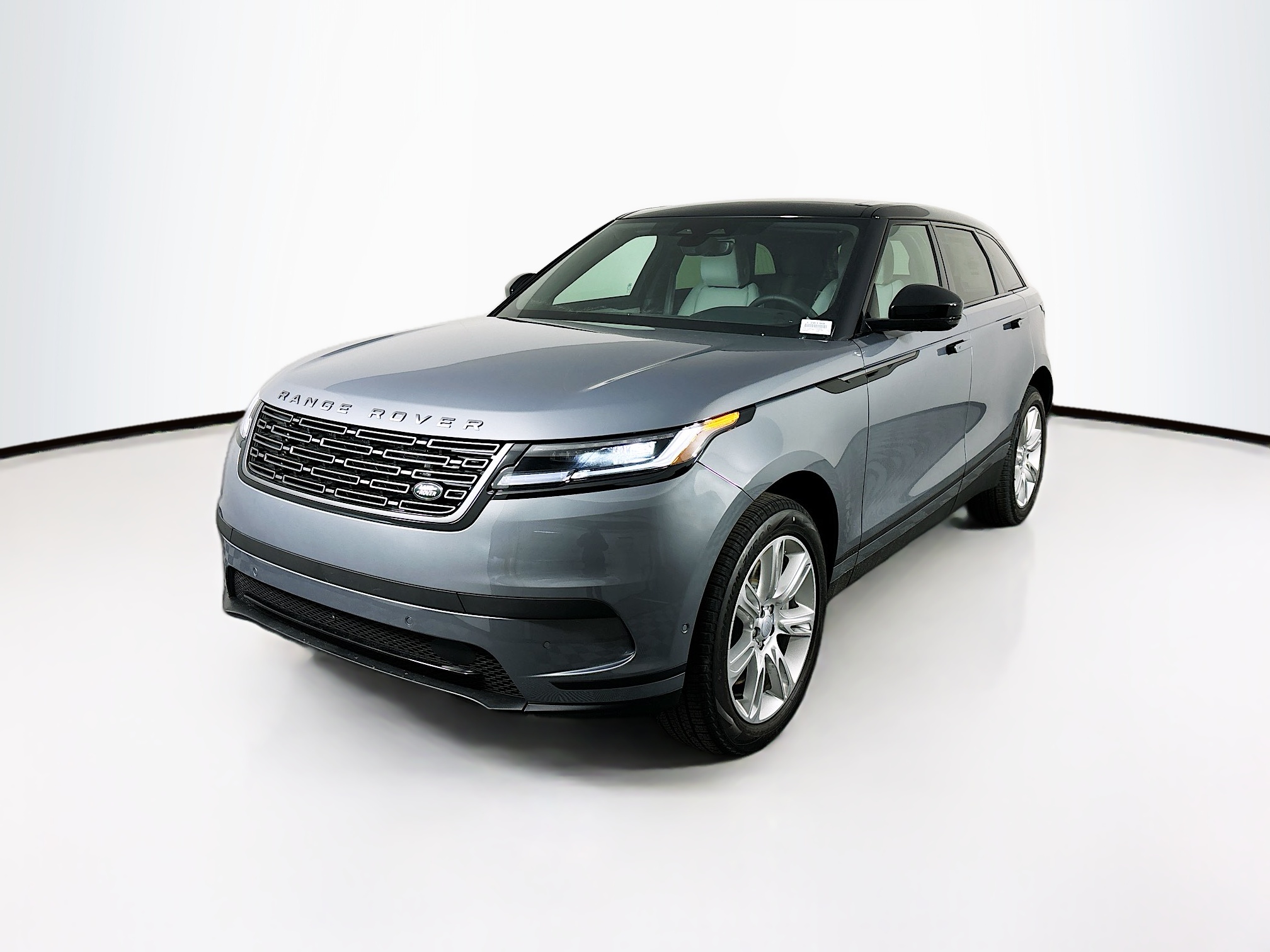 2026 Land Rover Range Rover Velar S's photo