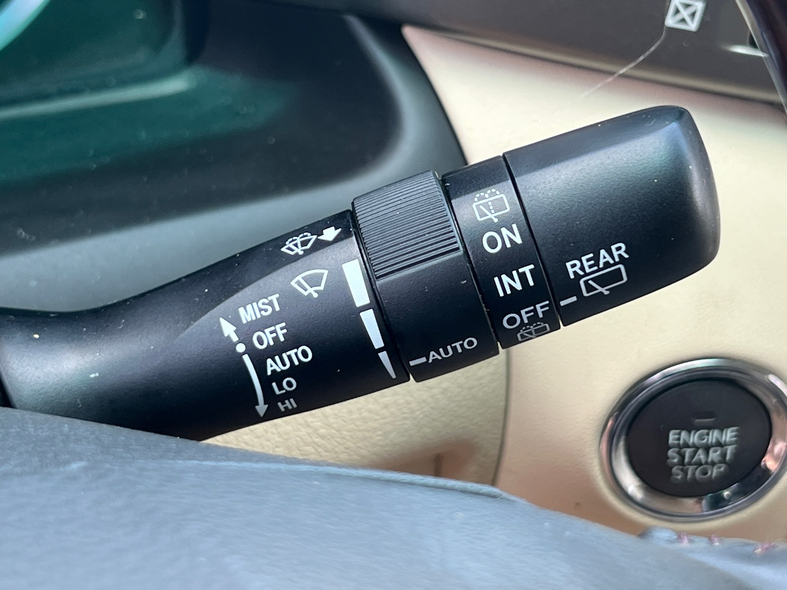2014 Lexus LX 570 photo 36