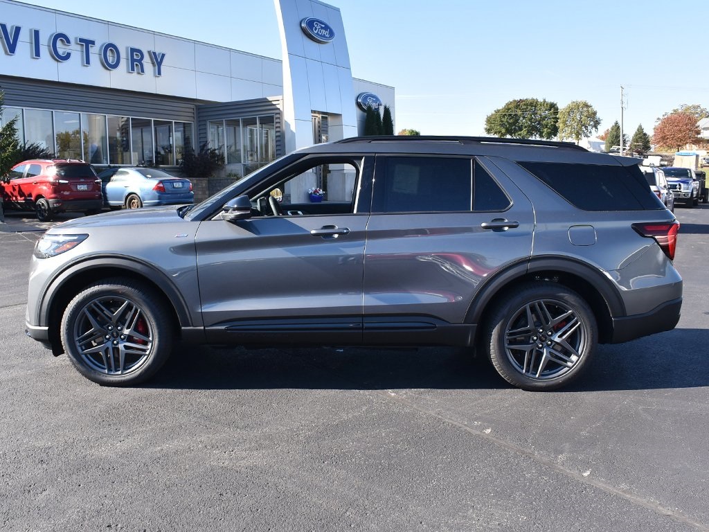 2026 Ford Explorer ST-Line photo 2