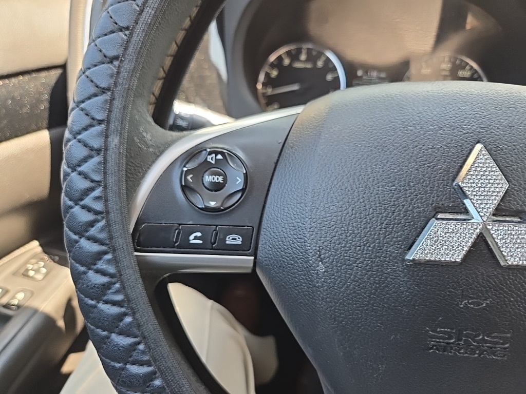 2020 Mitsubishi Outlander ES photo 11
