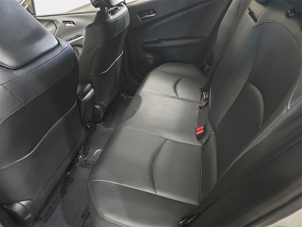 2018 Toyota Prius Three photo 14