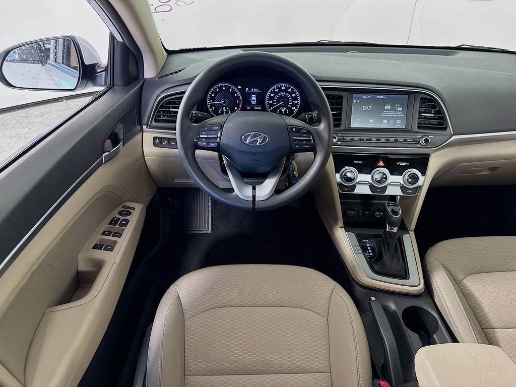 2019 Hyundai Elantra SEL photo 2