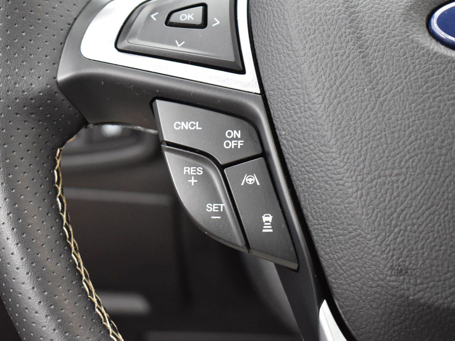 2022 Ford Edge ST photo 18