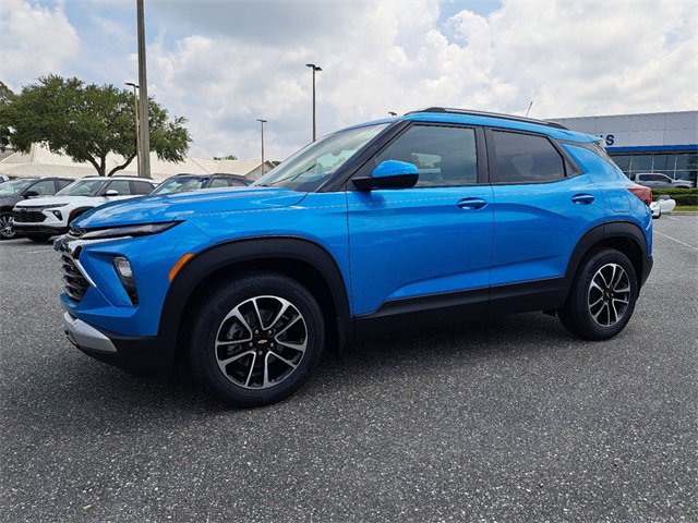 2025 Chevrolet Trailblazer LT photo 2