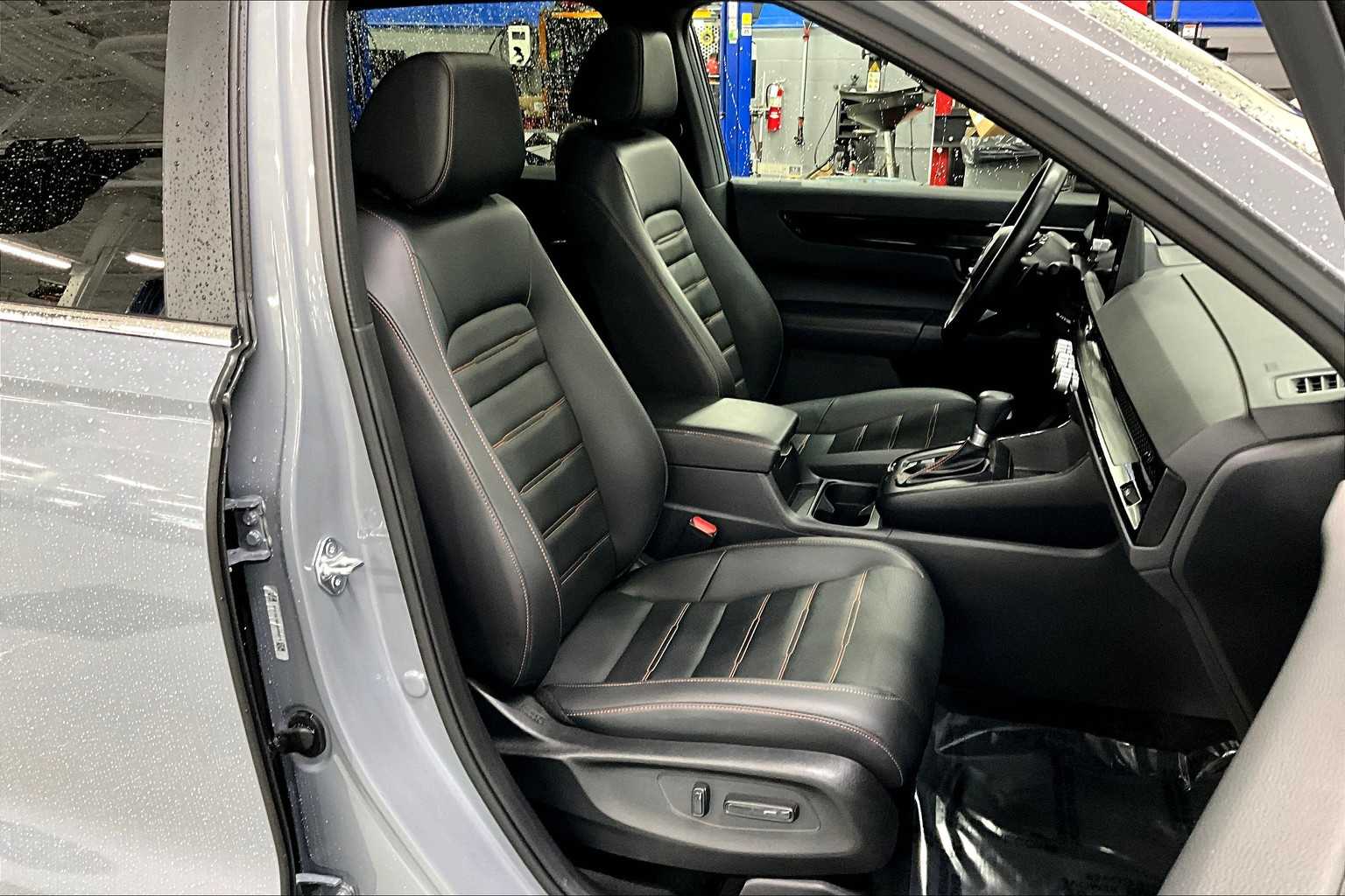 2025 Honda CR-V Hybrid Sport Touring photo 7