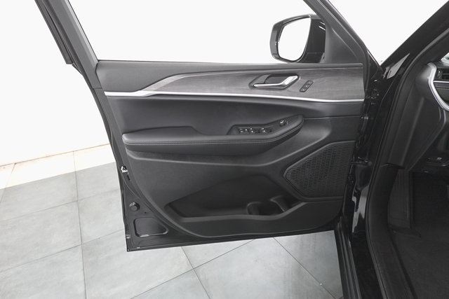 2025 Jeep Grand Cherokee Limited photo 7