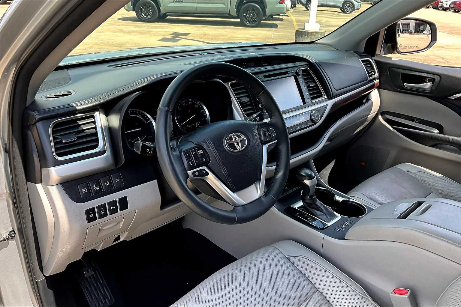 2016 Toyota Highlander Hybrid Limited Platinum photo 17