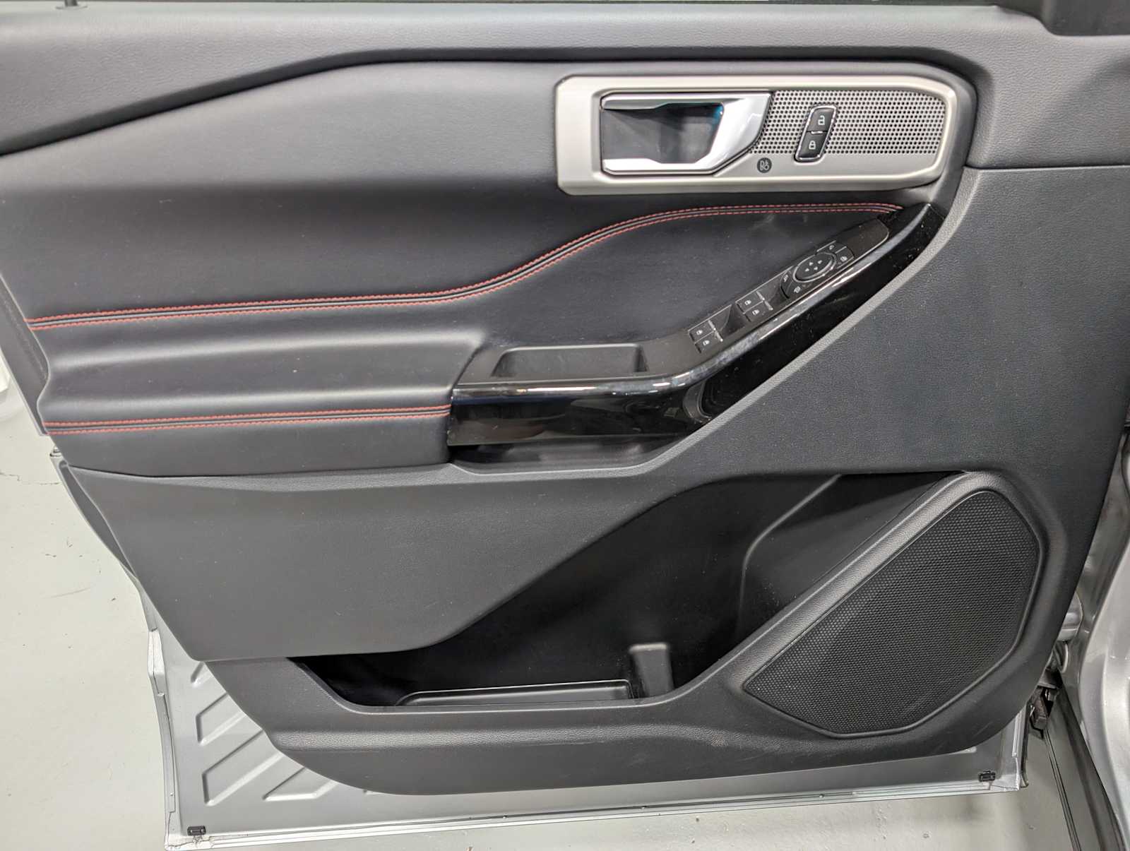 2022 Ford Explorer ST-Line photo 36