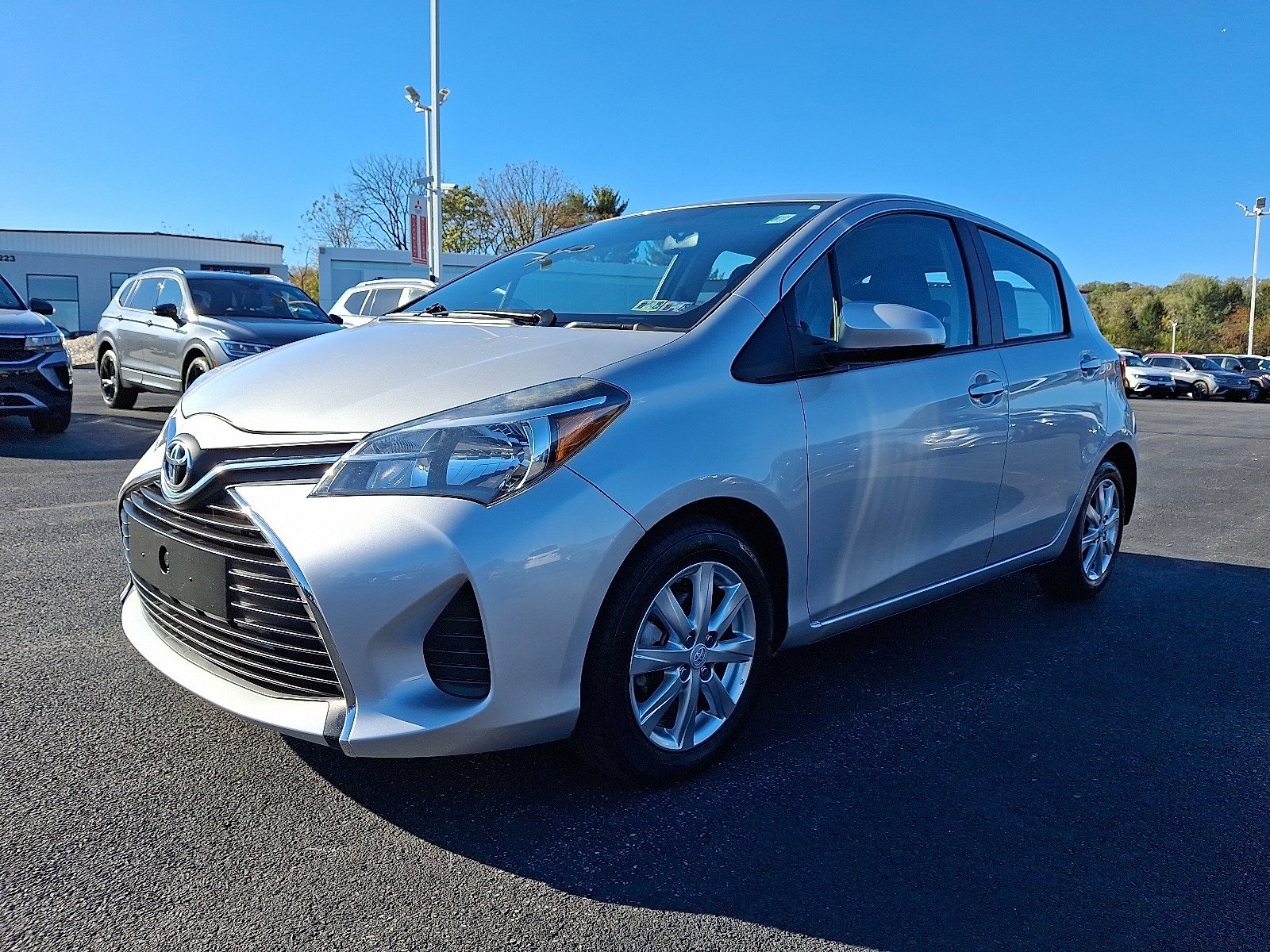 2015 Toyota Yaris LE photo 3