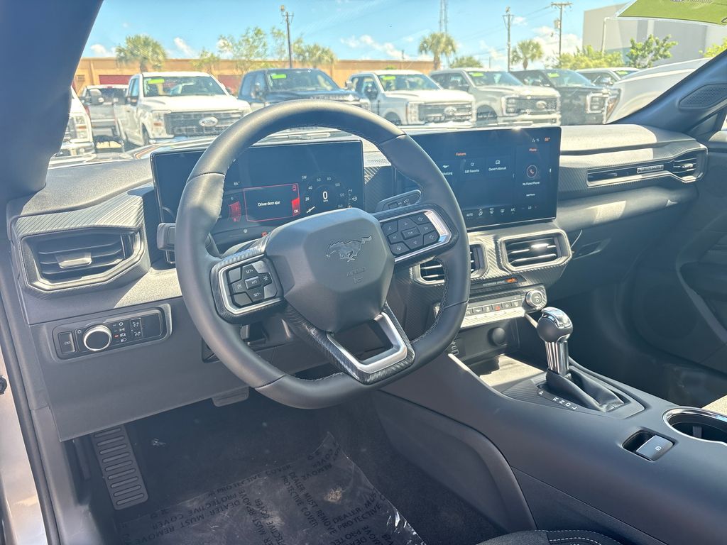 2025 Ford Mustang EcoBoost photo 4
