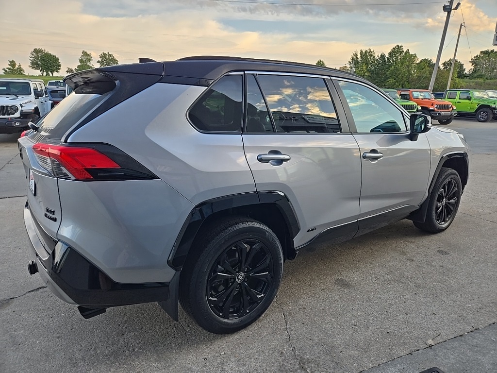 2022 Toyota RAV4 Hybrid XSE photo 12