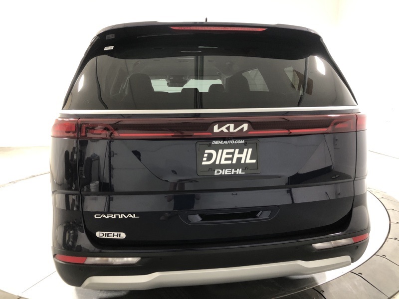 2024 Kia Carnival LX photo 6
