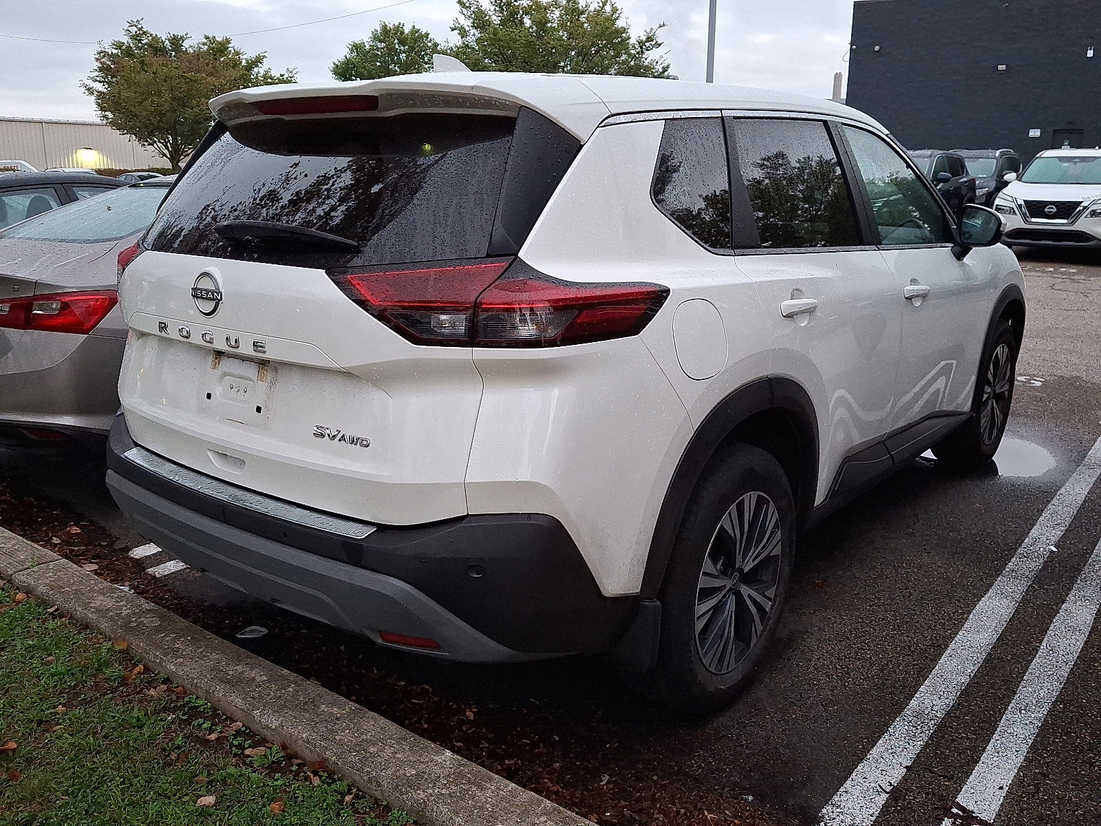 2022 Nissan Rogue SV photo 3