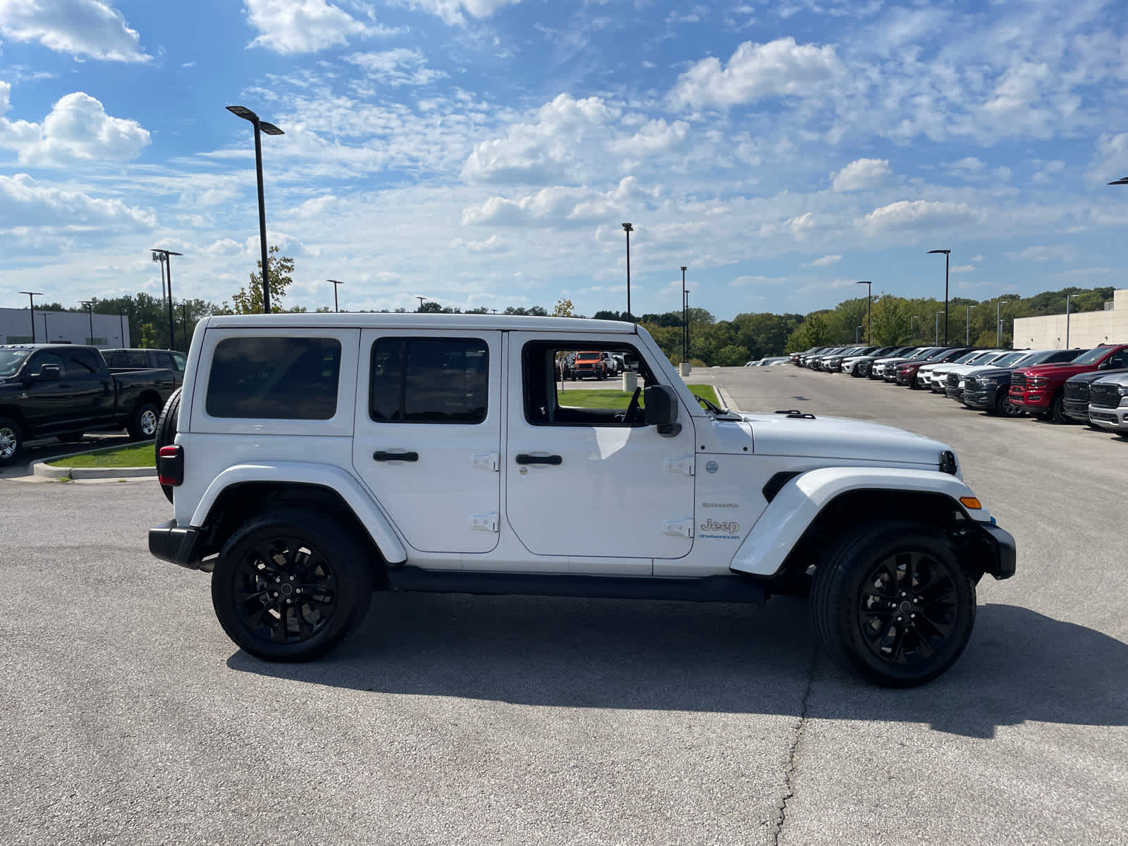 2024 Jeep Wrangler 4xe Sahara photo 9