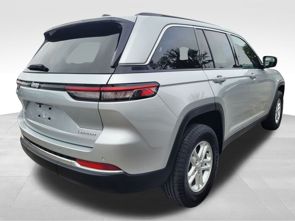 2024 Jeep Grand Cherokee Laredo photo 5