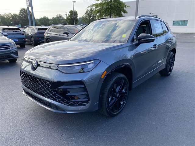 2025 Volkswagen Tiguan SE R-Line Black photo 3