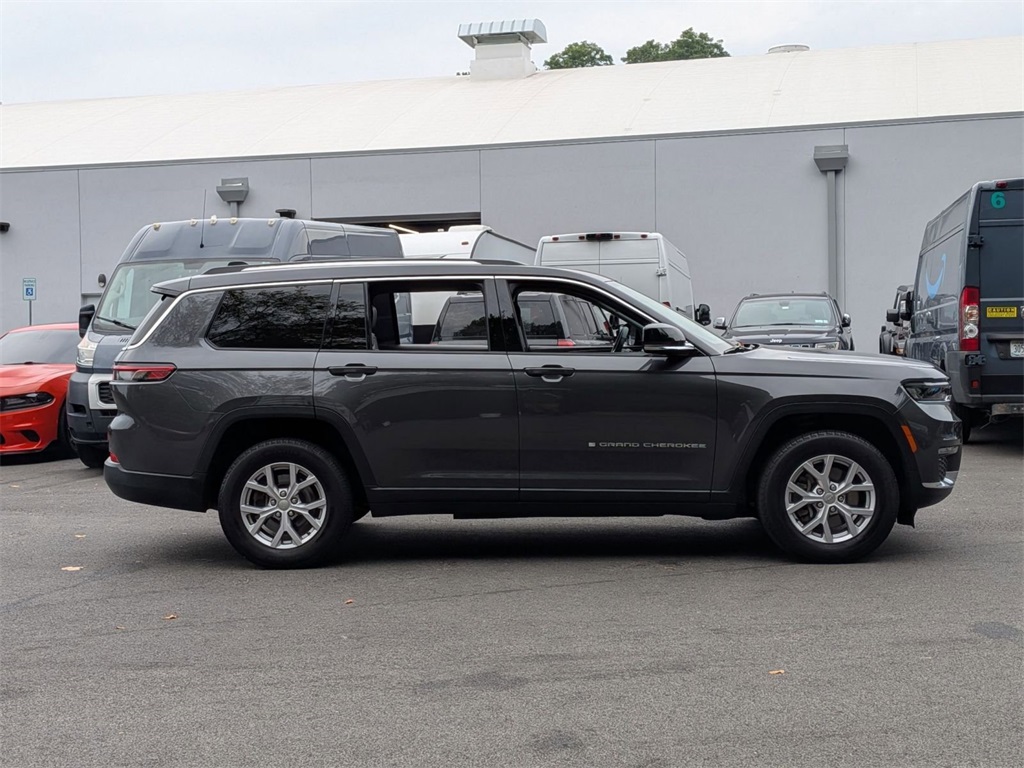 2022 Jeep Grand Cherokee Limited photo 2
