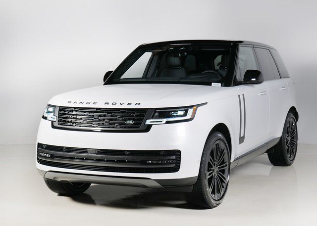 2026 Land Rover Range Rover SE's photo