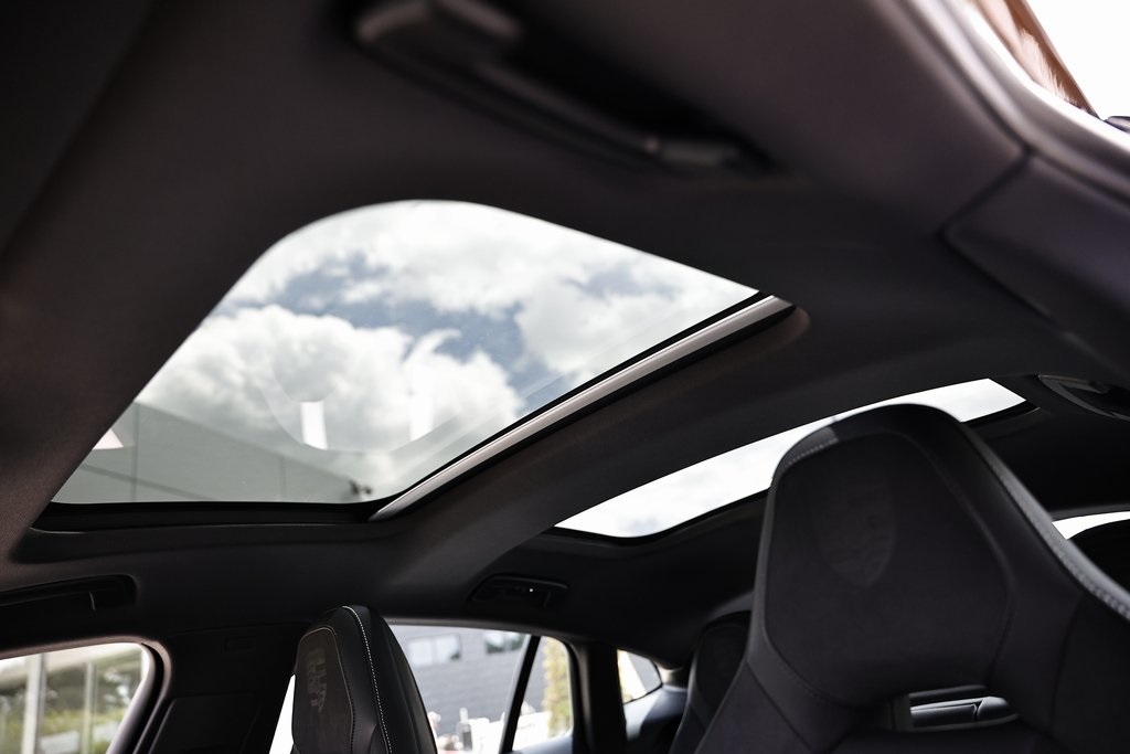 2025 Porsche Panamera 4 photo 23