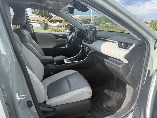 2021 Toyota RAV4 XLE Premium photo 9