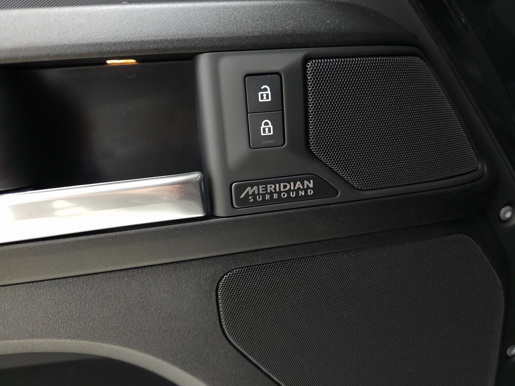 2025 LAND ROVER DEFENDER - Image 13