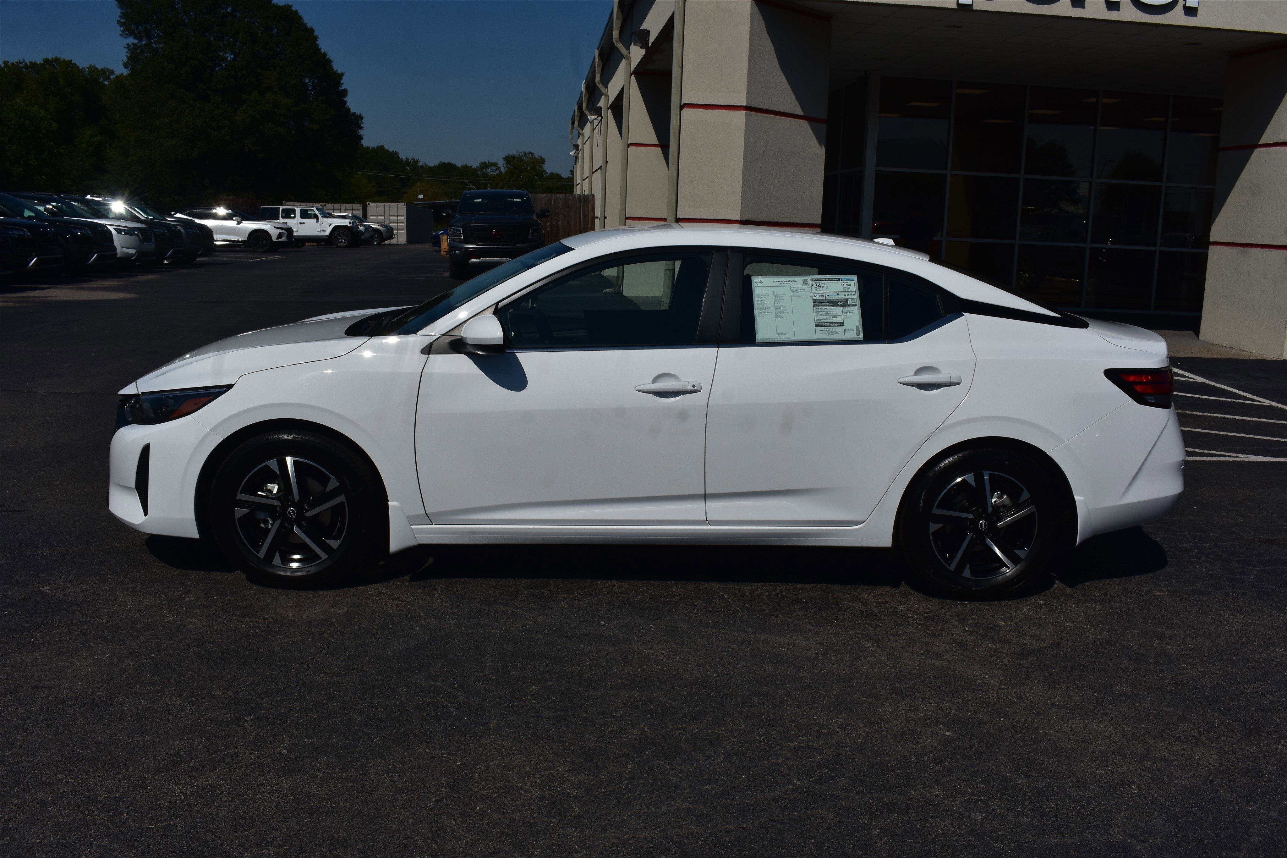 2025 Nissan Sentra SV photo 4