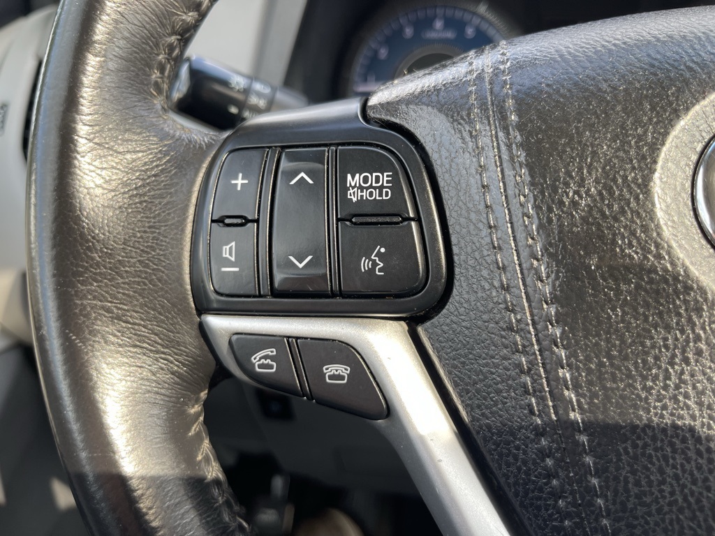 2017 Toyota Sienna XLE photo 44