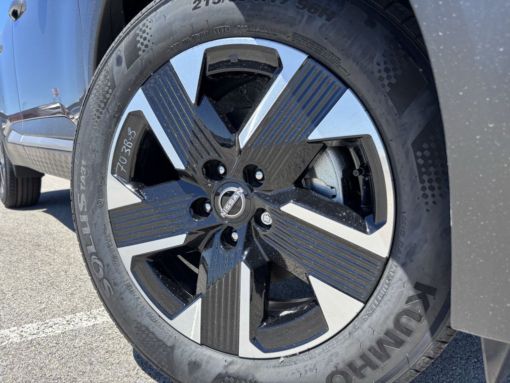 2025 Nissan Kicks SV photo 6