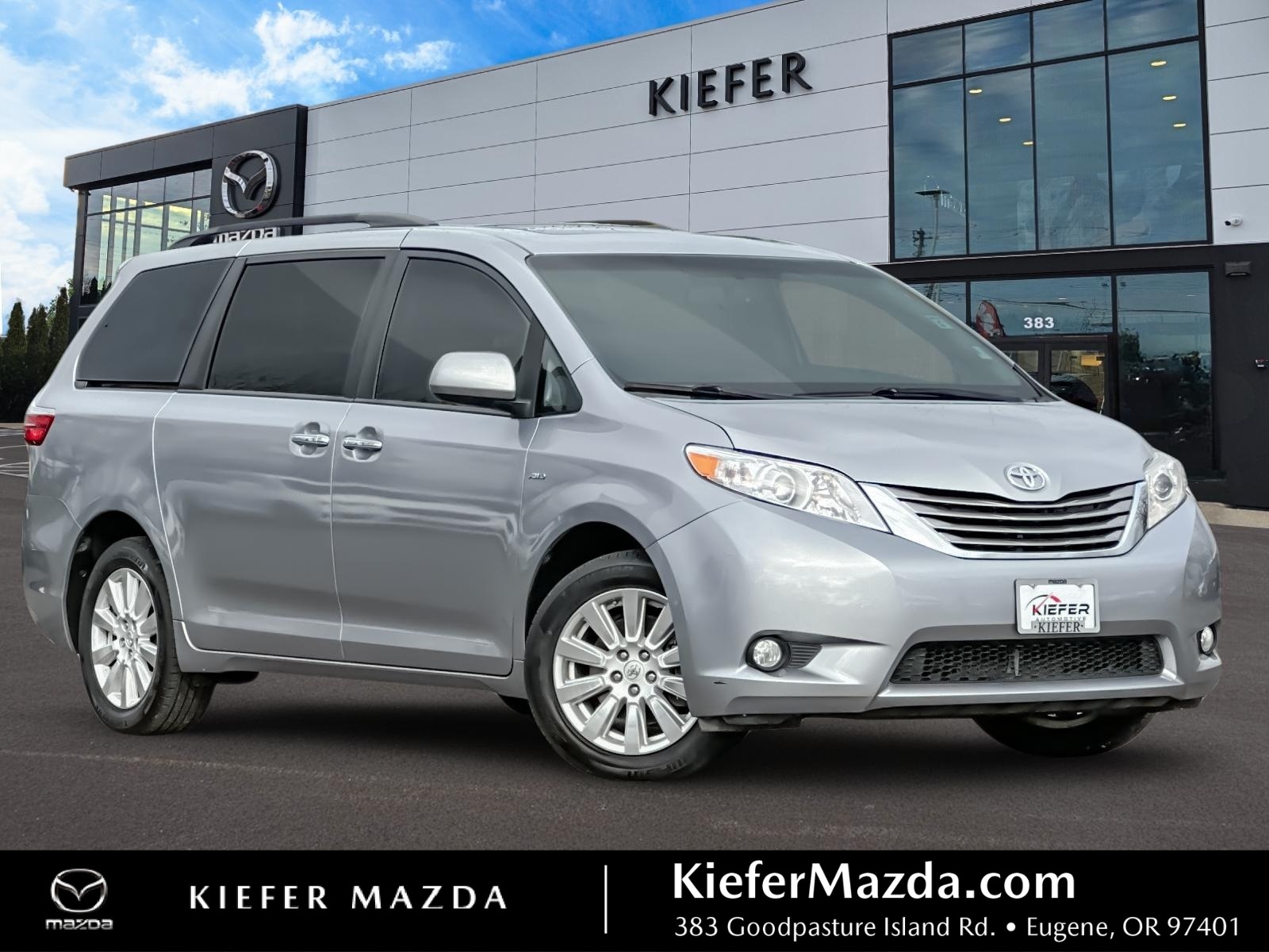 2017 Toyota Sienna XLE's photo