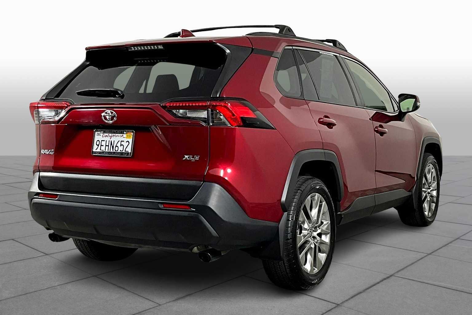 2023 Toyota RAV4 XLE Premium photo 11