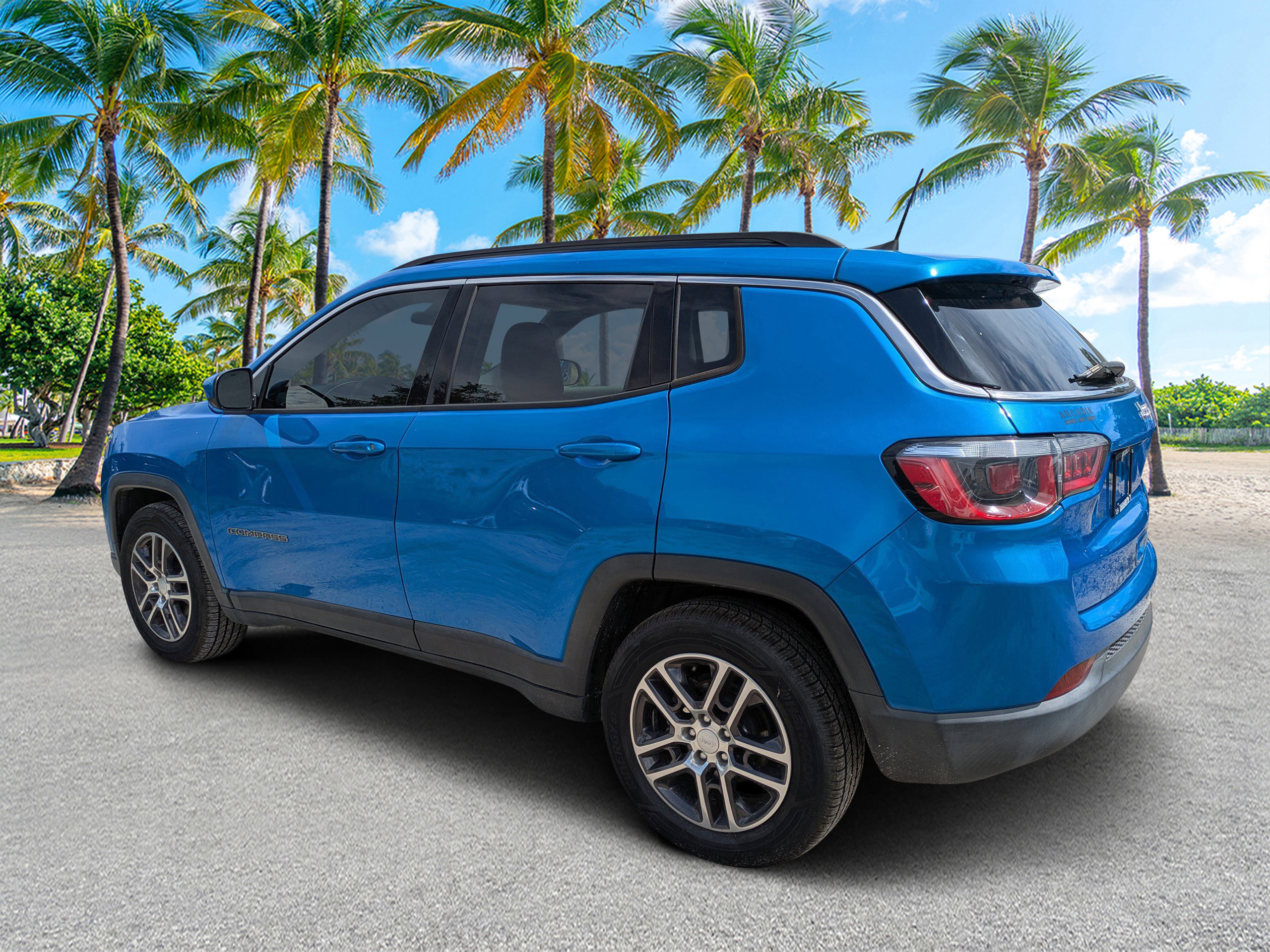 2018 Jeep Compass Latitude photo 2