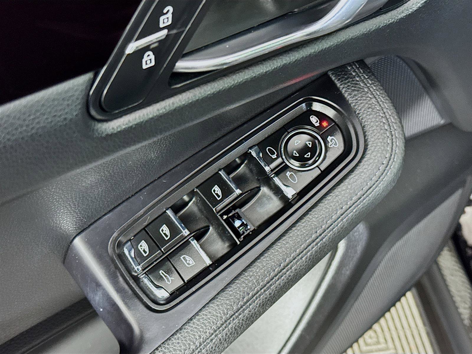 2021 Porsche Macan S photo 18