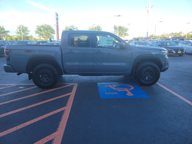 2025 Nissan Frontier Crew Cab PRO-4X photo 4