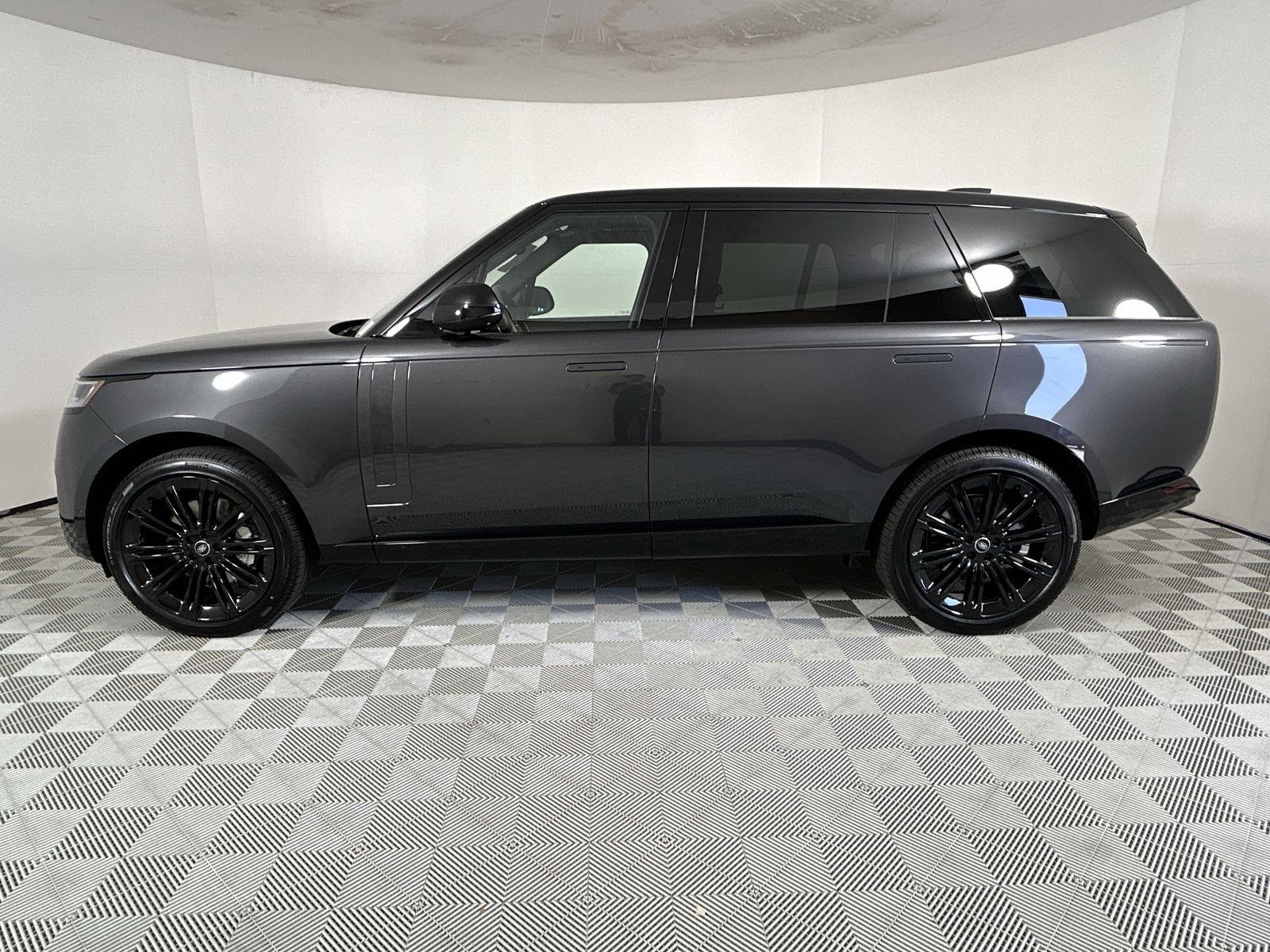 2025 Land Rover Range Rover SE photo 2