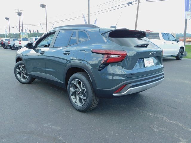 2025 Chevrolet Trax LT photo 6