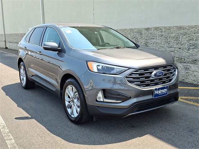 2024 Ford Edge Titanium photo 2